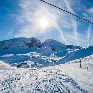 https://eden-des-cimes-la-joue-du-loup.fr-provencehotel.com
